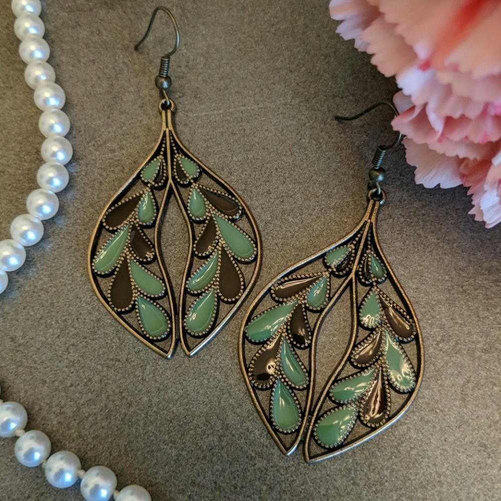 💚NWOT Green Brown & Gold Leaf Earrings